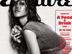 Rihanna megint bepucsít és vetkőzik!