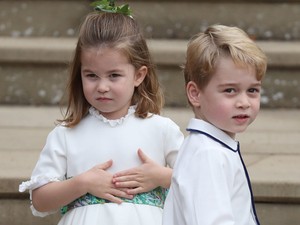 György herceg egy igazi lázadó a királyi család fotóján, és van itt még valami, amit nem vettél észre