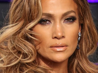 Nem volt semmi extra Jennifer Lopez Oscar ruhájában? Na, itt a második!