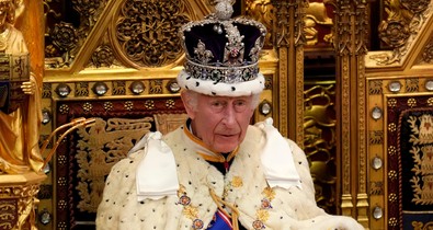 Károly király furcsa hagyományt követ, mindenre gondoltunk, csak erre nem