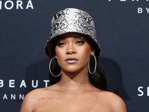 Jajj ne: Rihanna megmutatta, melyik szemüveg lesz trendi 2019-ben