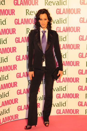 2009-es GLAMOUR Women of the Year gálán Demcsák Zsuzsa egy maszkulin ihletésű, de nőiesre szabott fekete szmokingot viselt, ami a kor szelleméhez igazodott.