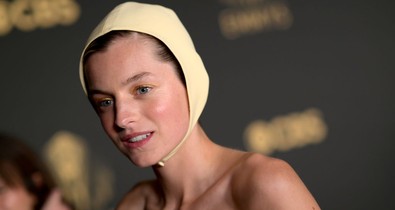 Emmy gála 2021: ezek a sztárok nagyon mellényúltak idén. Mik ezek a szettek? 