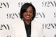 Viola Davis bebizonyította, hogy a fokozatos (hátul rövidebb, elöl hosszabbodó) bob egy örök klasszikus, ami soha nem megy ki a divatból. Ez a vágás gyönyörűen kiemeli a nyakat és az állkapocs vonalát, miközben dús hatást kelt a fejtetőn. Tipp: Ennél a frizuránál a lényeg a fejtető volumenén van. Beszárításkor alaposan emeld meg a hajtöveket körkefével, majd az elkészült, beszárított frizurát rögzítsd egy közepes erősségű hajlakkal, hogy egész nap megtartsa a formáját.