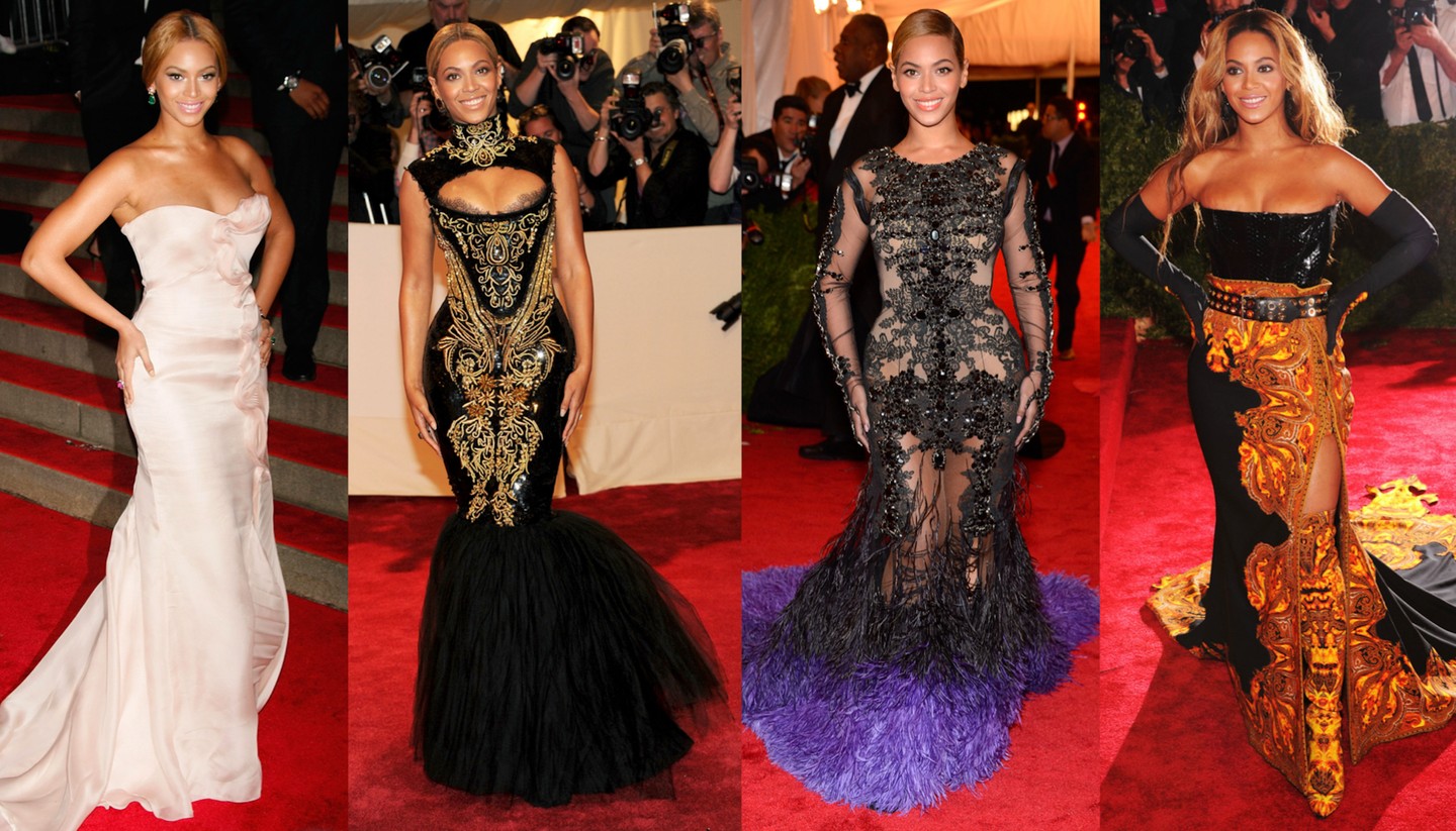 Beyoncé egy igazi divatkaméleon a színpadon, és azon kívül is. A hétszeres résztvevőnek hosszú története van a Met-gálával. Először 2008-ban vett részt a „Szuperhősök: Divat és fantázia” tematikájú gálán. (Balról jobbra) 2008 Armani Privé ruha, 2011 Alexander McQueen ruha, 2012 Givenchy ruha, 2013 Givenchy ruha 