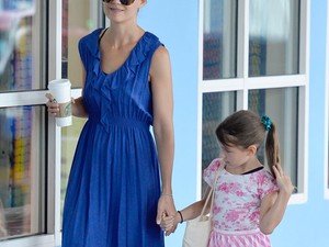 Még tart Suri Cruise pink mániája