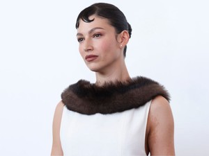 A nagy pénzrablás Tokiójára alig ismertünk rá, a világ legapróbb ruhájában perzselte fel a vörös szőnyeget