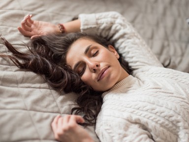 Az éjszaka kellős közepén jelentkezhet a demencia korai tünete: bajt jelezhet, ha te is így alszol