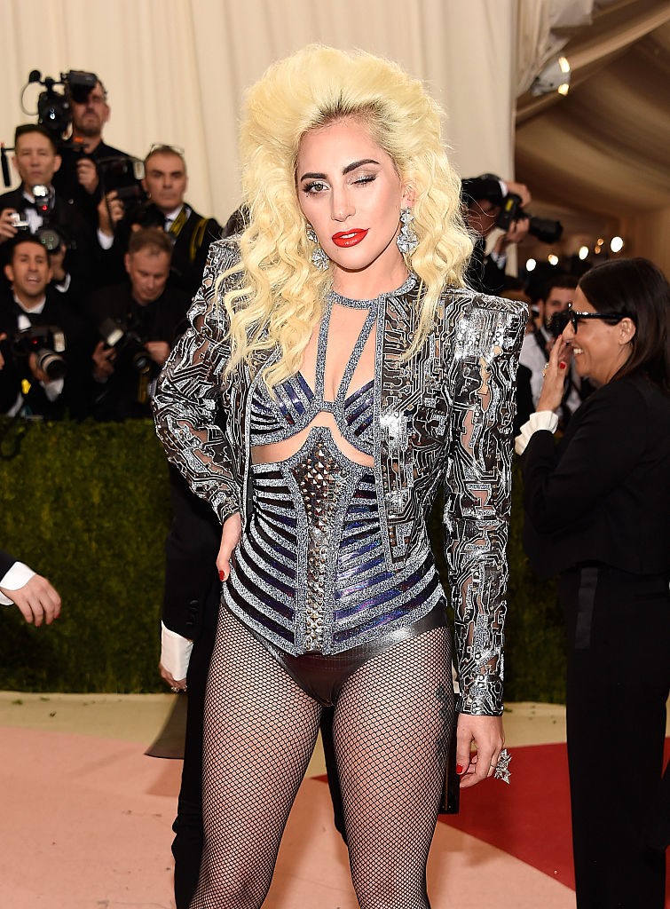 Lady Gaga még 2016-ban is az emlékezetes belépők híve volt