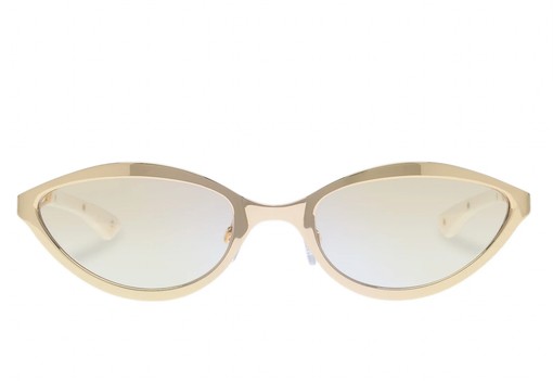 Bella Hadid újra a divatba hozta a kilencvenes évek napszemüveg trendjeit, és ennél menőbbet nem is viselhetnél idén nyáron