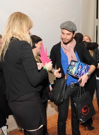 Vigh Dávid, a nyertes divatvideó készítője átveszi a fesztivál fődíját - Fotó: Pintér Krisztián