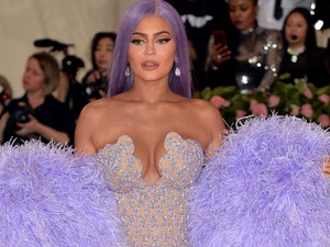 Kylie Jennernek annyi luxusautója van, hogy az még gombócból is sok