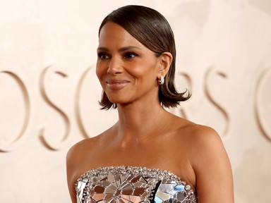 Halle Berry meztelenfelsője maga az álom: a színésznő ruhája egyszerre arcpirító és meseszép