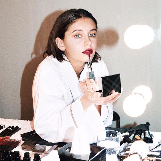 Iris Law Burberry kampány