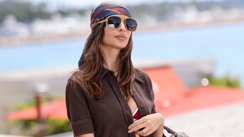 Emily Ratajkowski falatnyi fürdőruhája nem sokat bíz a képzeletre, Olaszországban mutatta meg tökéletes alakját a 34 éves modell