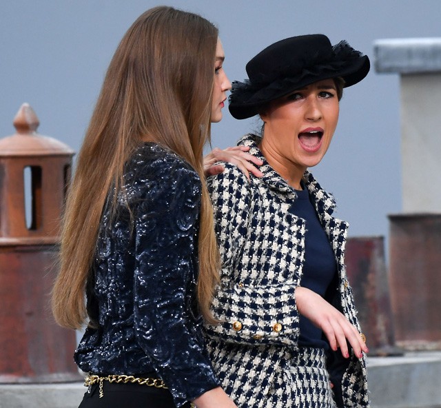 Gigi Hadid a Chanel show-n