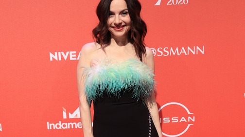 Zséda ruhája a legszebb időutazás, stílusleckéjét mindenkinek látnia kell