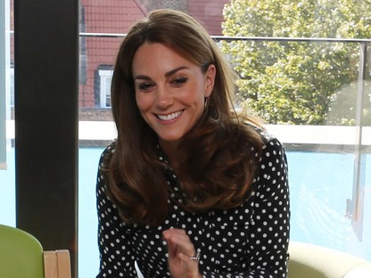 Micsoda darázsdereka van Kate Middletonnak! És milyen csinos megint