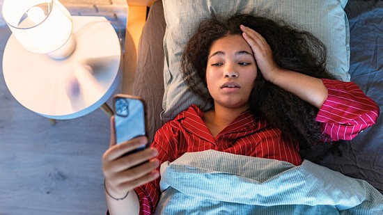 Rosszul alszol és súlyproblémád is van? Ez állhat a háttérben