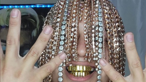 Új trend lesz az aranylánc haj?