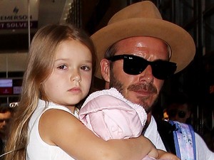 Victoria Beckham szájon csókolta a lányát, és ebből botrány lett