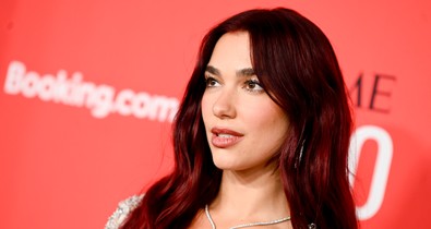 Dua Lipa bevállalta élete legnagyobb dekoltázsát