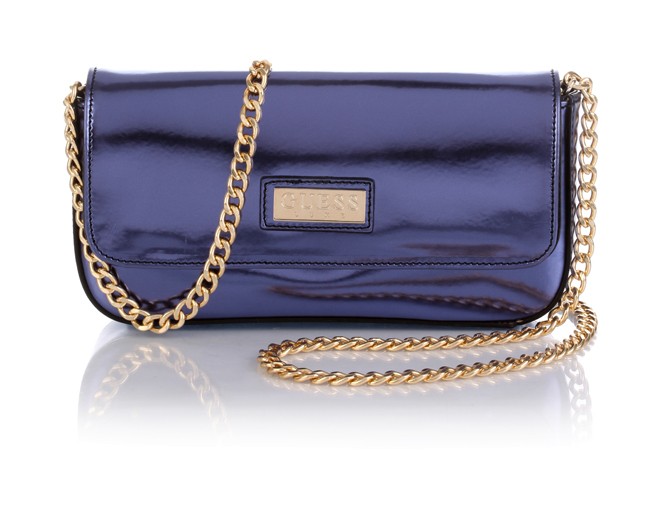 Táska GUESS 20490 Ft