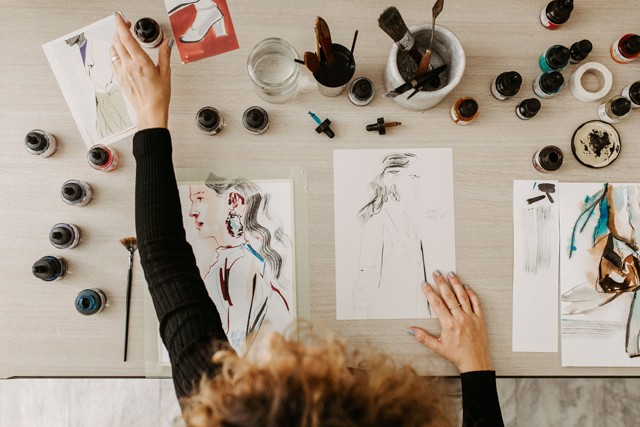 Dobd fel a falad divatillusztrációkkal: interjú Hajdú Anettel, az Illustri Studio tulajdonosával