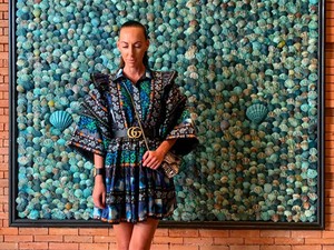 Lassu Nelli szerint az öltözködésbe is kell egy kis humort csempészni, meg is tette