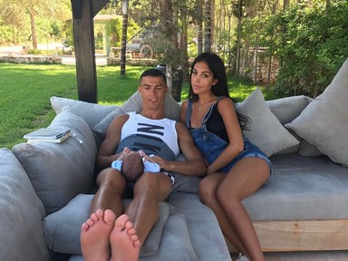 Cristiano Ronaldo várandós barátnője egy jachton mutatta meg gömbölyödő pocakját!