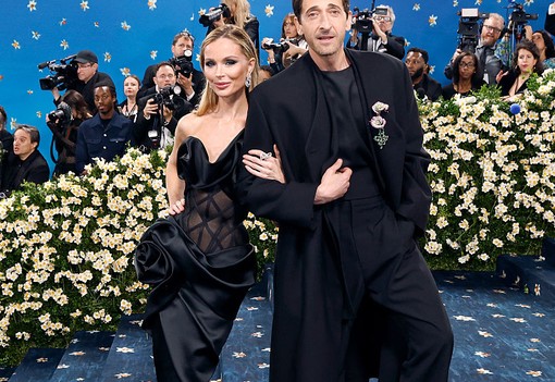 Ők voltak a 2025-ös Met-gála legszebb szerelmespárjai, csak úgy izzott közöttük a levegő a vörös szőnyegen