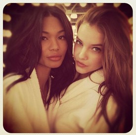 Palvin Barbara és Chanel Iman 2012-ben, a Victoria`s Secret show-ja előtt