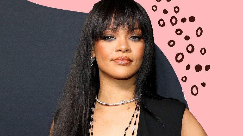 Zöld kabát és sárga kesztyű? Rihanna így dob fel egy egyszerű fekete szettet