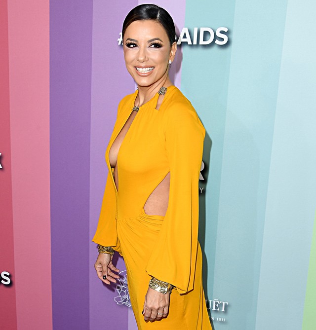 Eva Longoria egy dekoltált Dundas ruhában