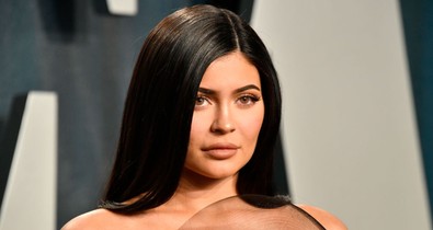 Kylie Jenner visszahozta a 2000-es évek legidegesítőbb trendjét, a végeredmény mégis zseniális