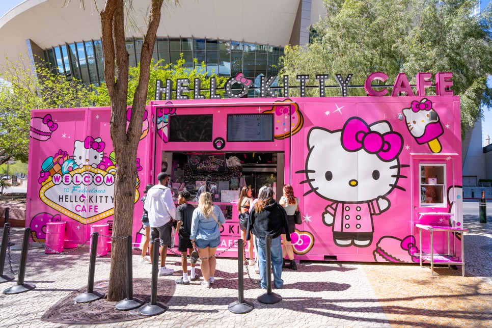 A Hello Kitty kávézó Los Angelesben is nagy siker