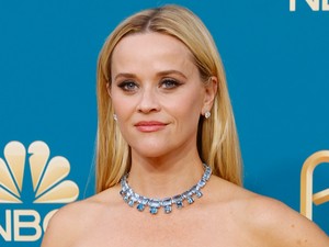 Reese Witherspoon viselte az Emmy-gála egyik legcsodálatosabb ruháját