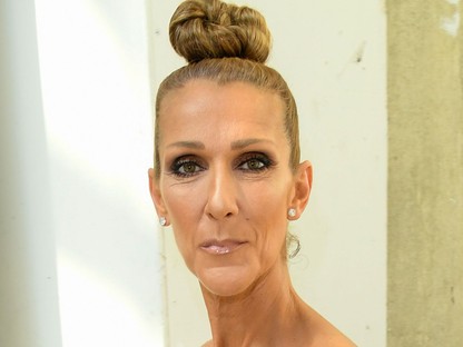 Celine Dion a mai napon modern menyasszonynak öltözött