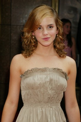 Emma Watsonnak nagyon jól áll az oldalsó választék