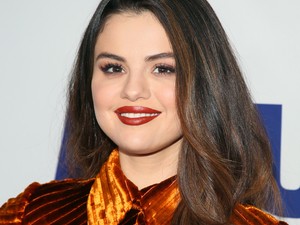 Selena Gomez óriási tetkót varratott a combjára!