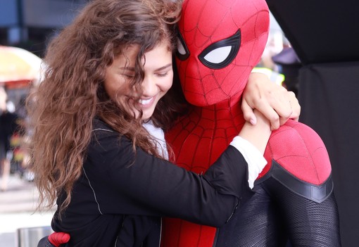 10 nagyon szerelmes fotó a Tom Holland és Zendaya párosról a kezdetektől egészen az eljegyzésig