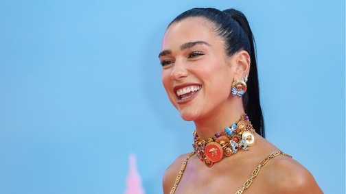 Vadító és csodás: Dua Lipa áttetsző Gucci melltartóban ünnepelte születésnapját