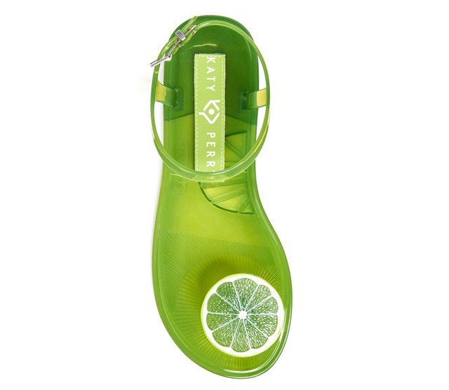 Katy Perry illatos szandálja