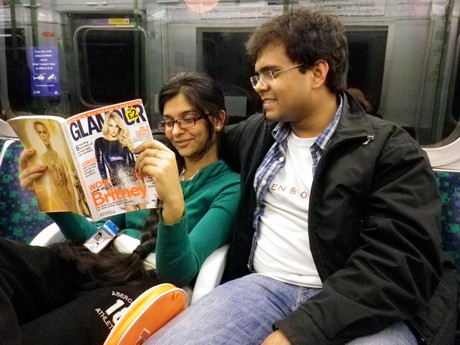 Ezt a képet még a Fashion Night Outon fotózta Juli a metrón! :)