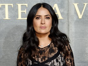 Hihetetlen! Salma Hayek felismerhetetlen szőke hajjal