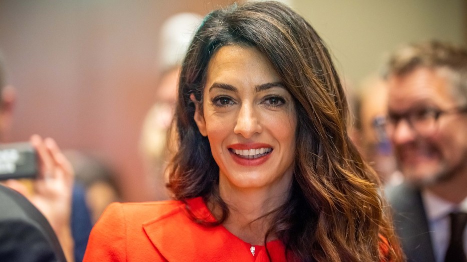 Amal Clooney nadrágos stílustrükkjét nem biztos, hogy másnak is javasoljuk