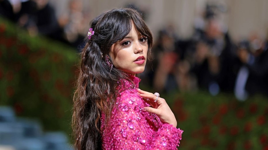 Jenna Ortega átlátszó felsőjére azonnal lecsapnánk