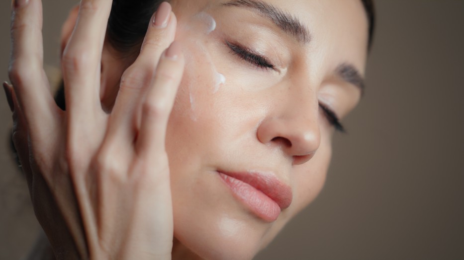 Az intelligensen összeállított formula a bőr feszességét és tömörségét támogatja.