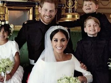 Olvadozunk! Itt az esküvő utáni hivatalos fotó, és az egész királyi család rajta van!