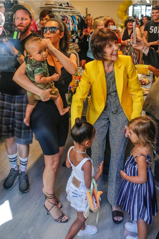 kim kardashian gyereke, north west, saint west első fotója, kardashian lányok, kris jenner